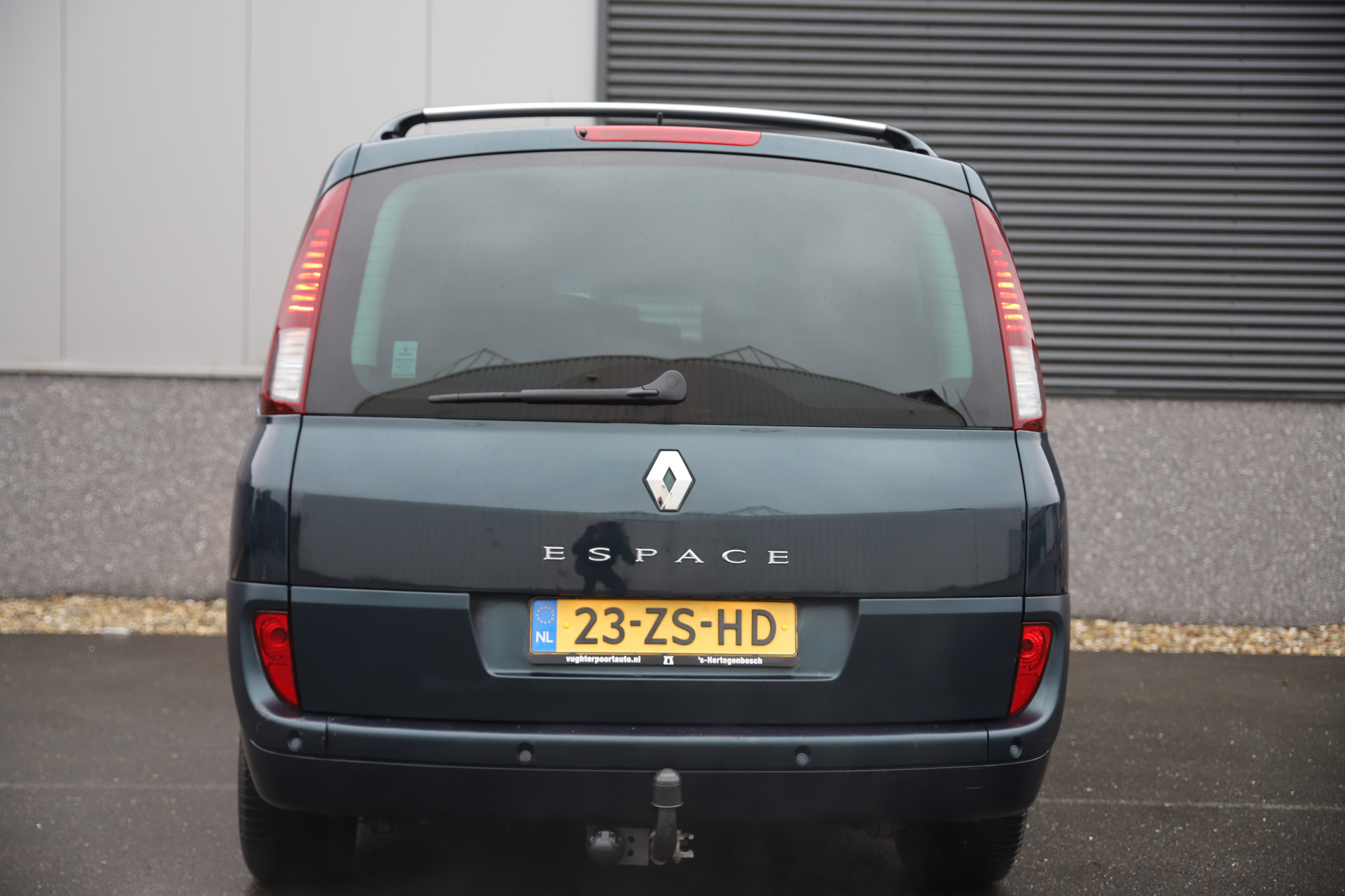 42854904-12.jpg