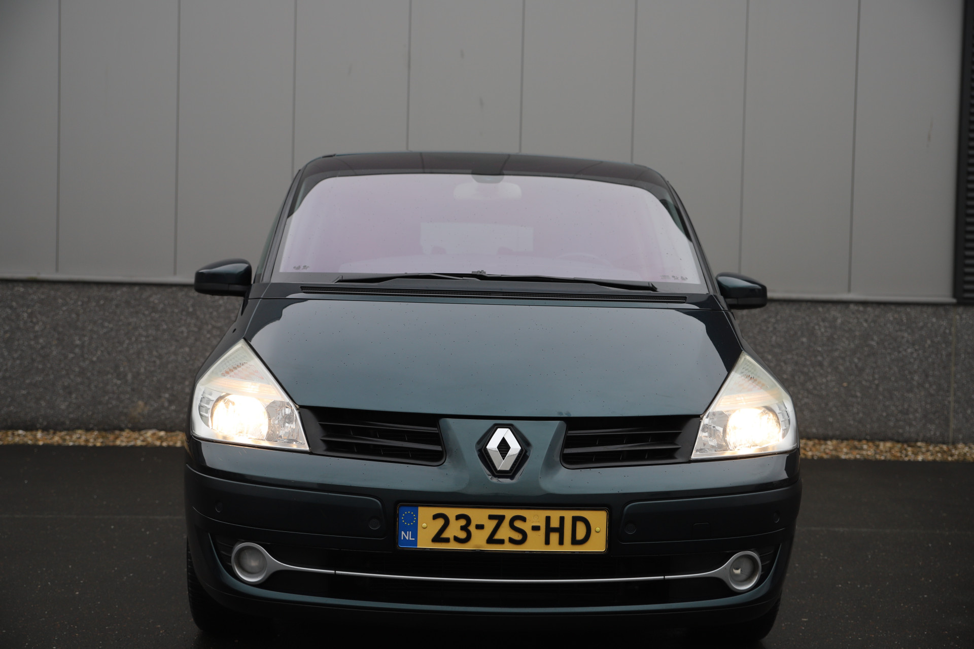 42854904-7.jpg