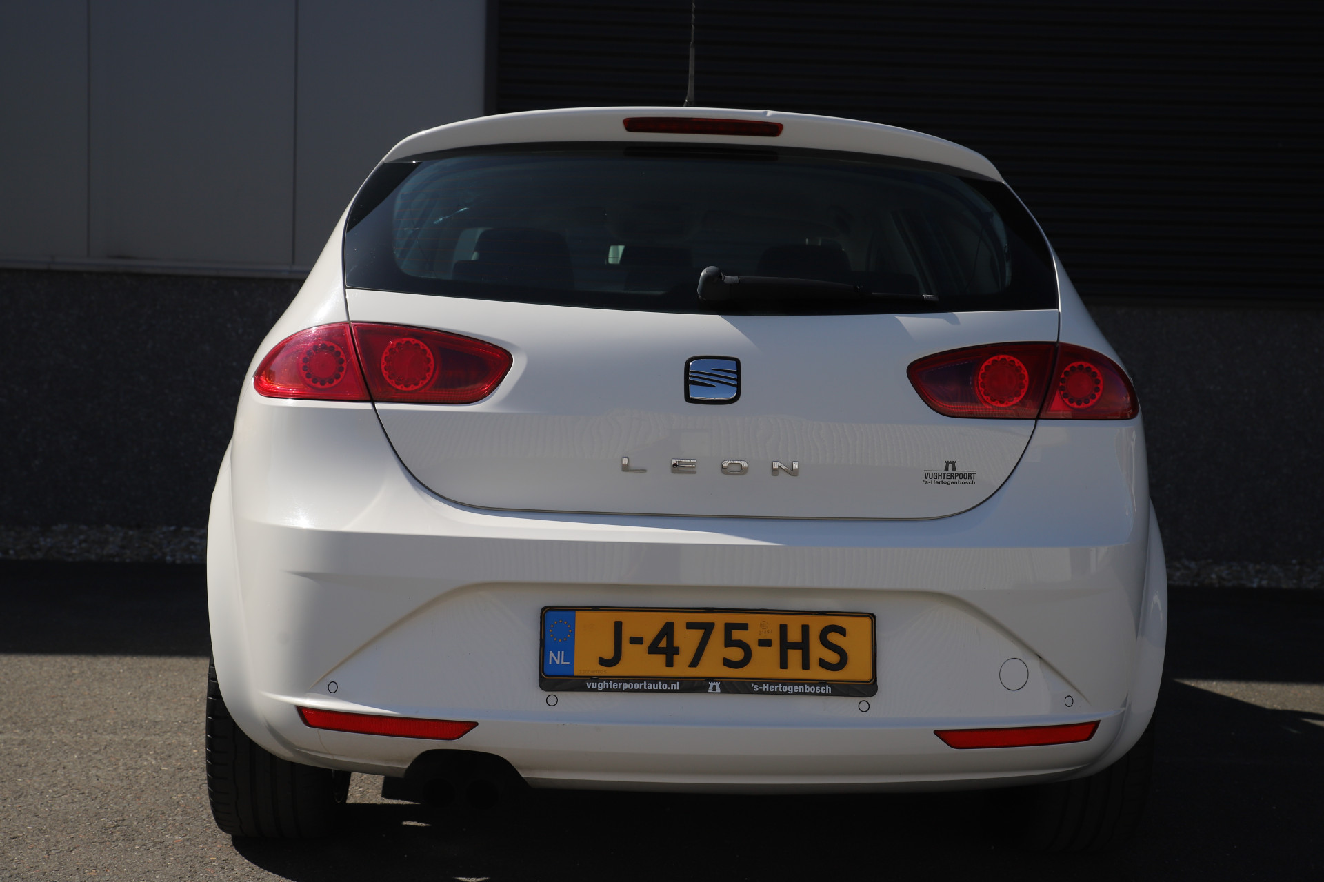 43982949-14.jpg