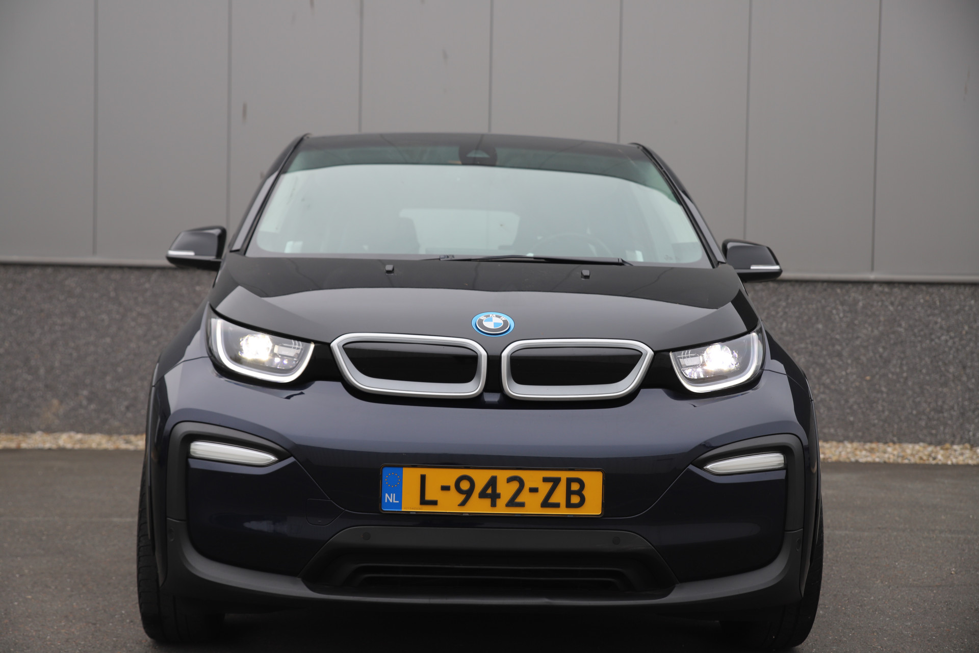 44115626-2.jpg