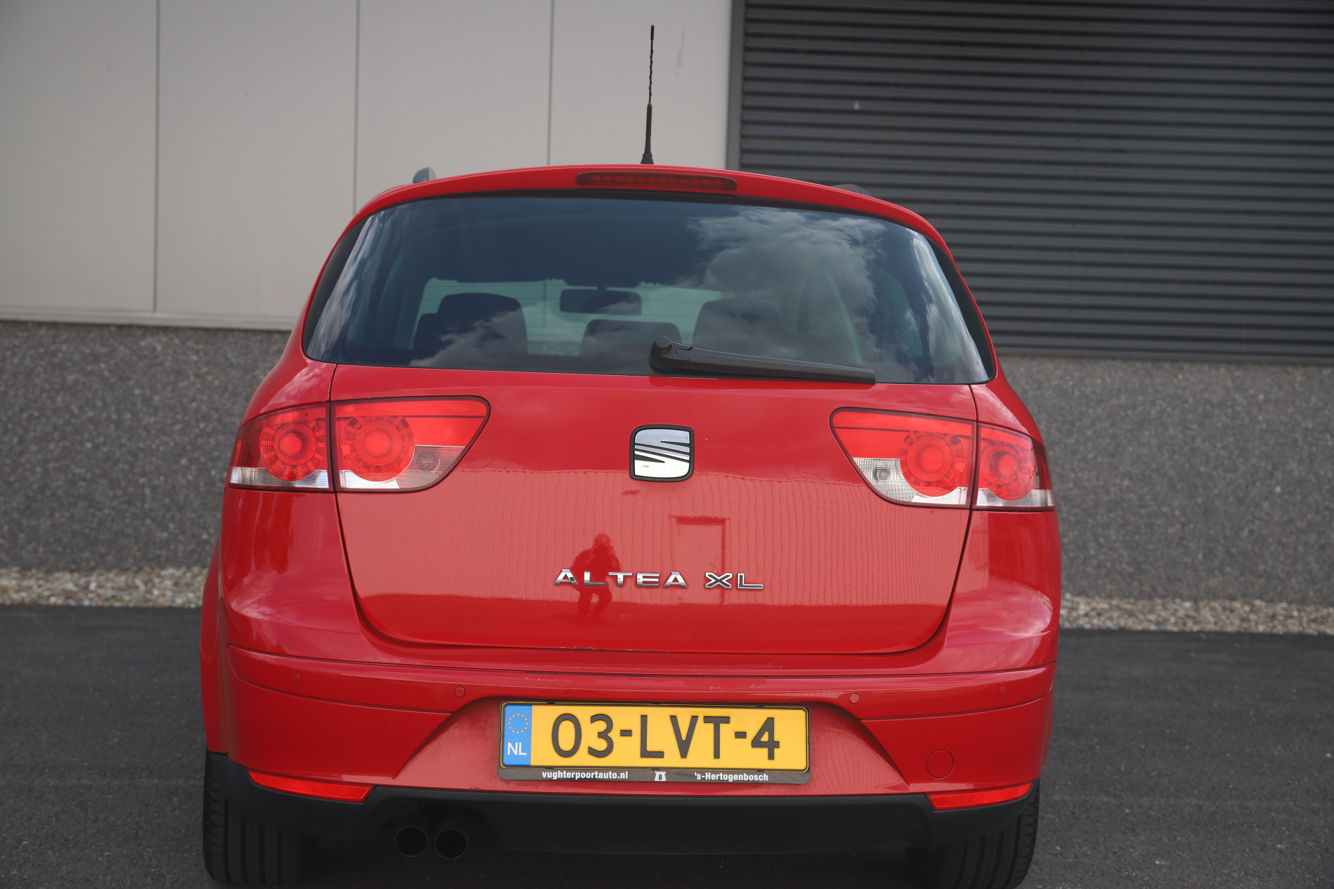 44757304-12.jpg