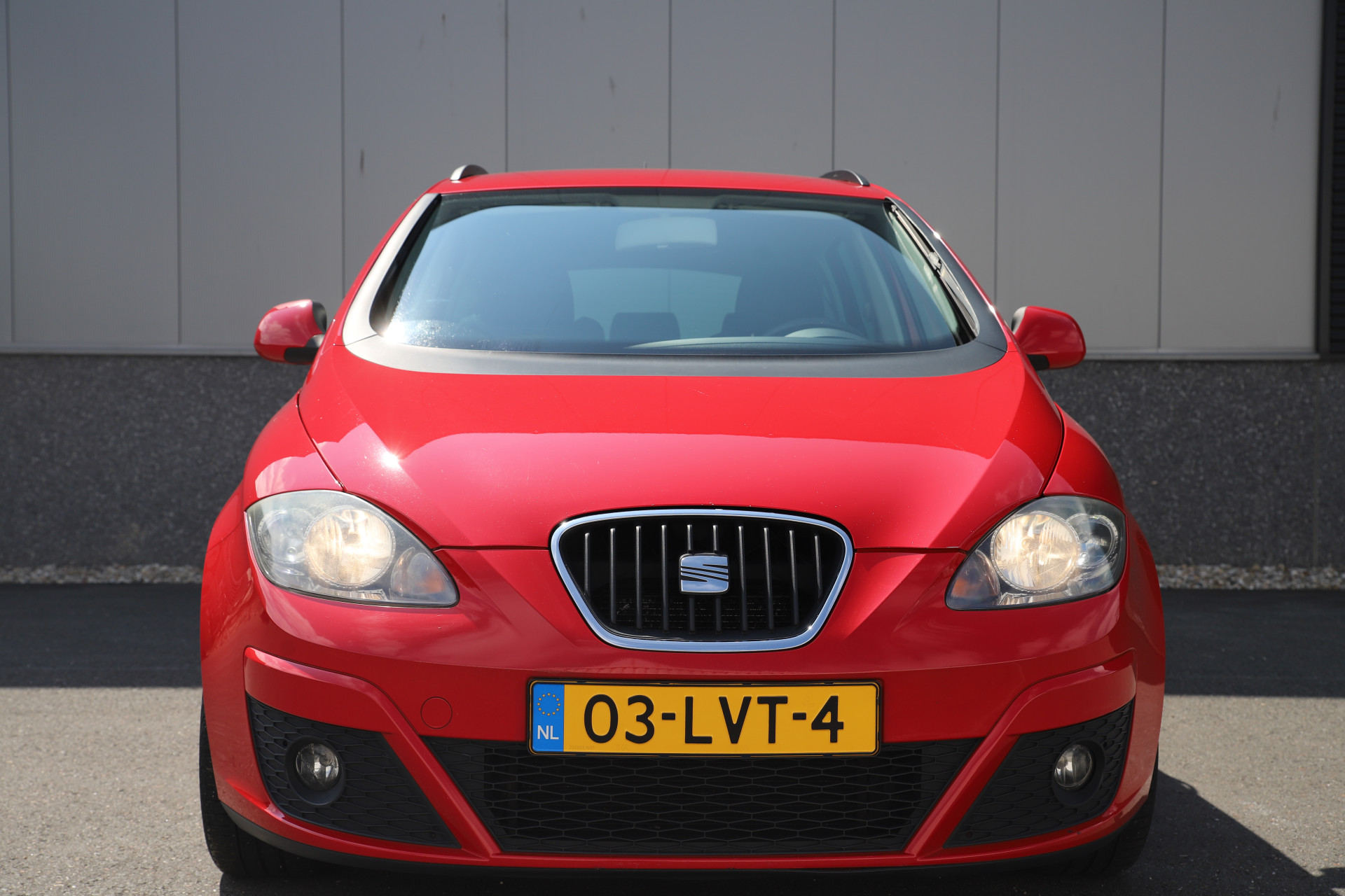 44757304-2.jpg