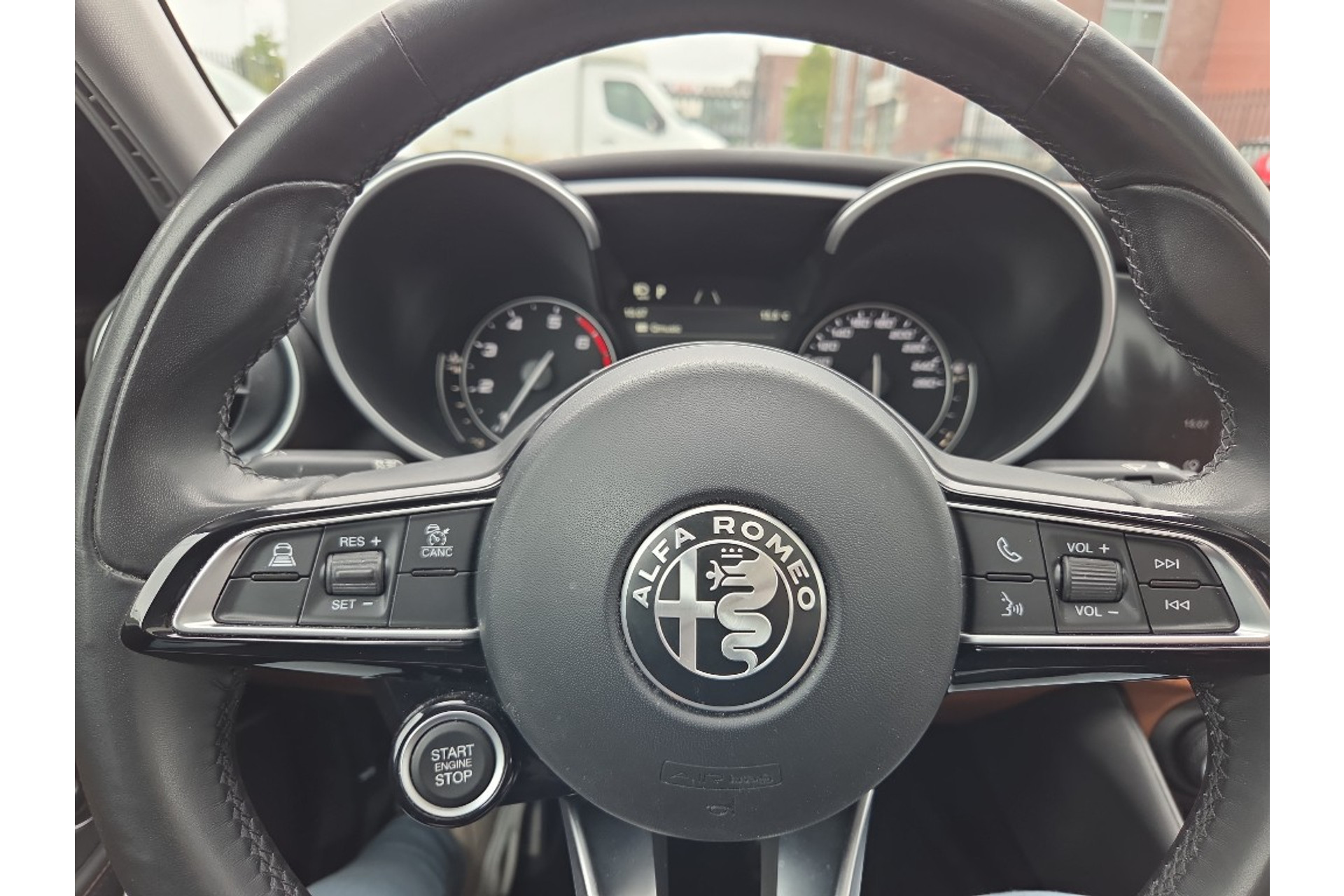 45808190-16.jpg