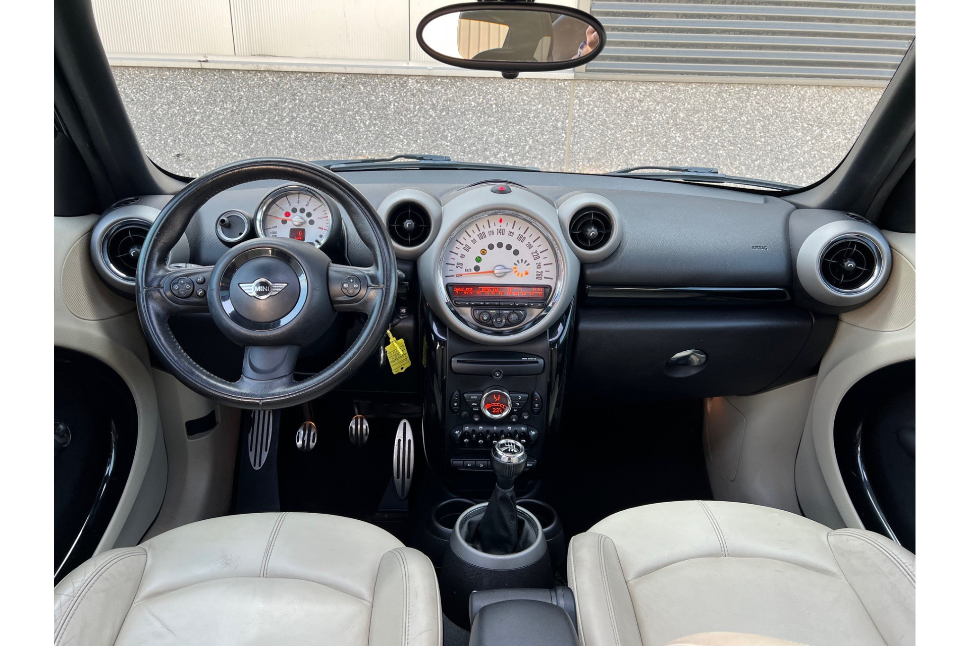 45835615-3.jpg