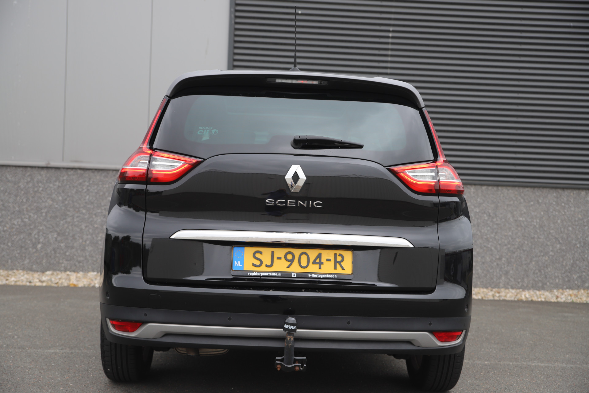 45915120-15.jpg