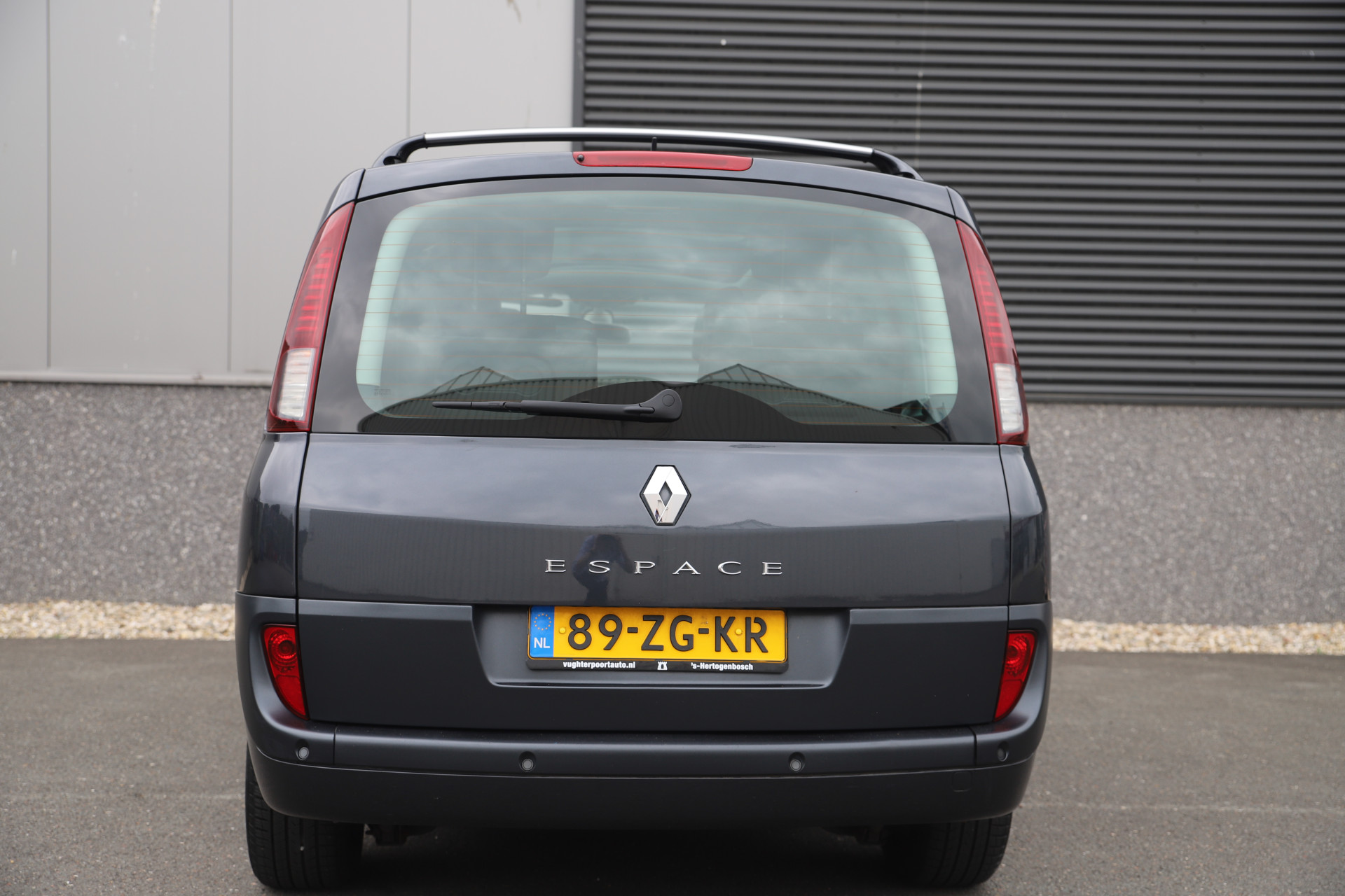 46152244-14.jpg