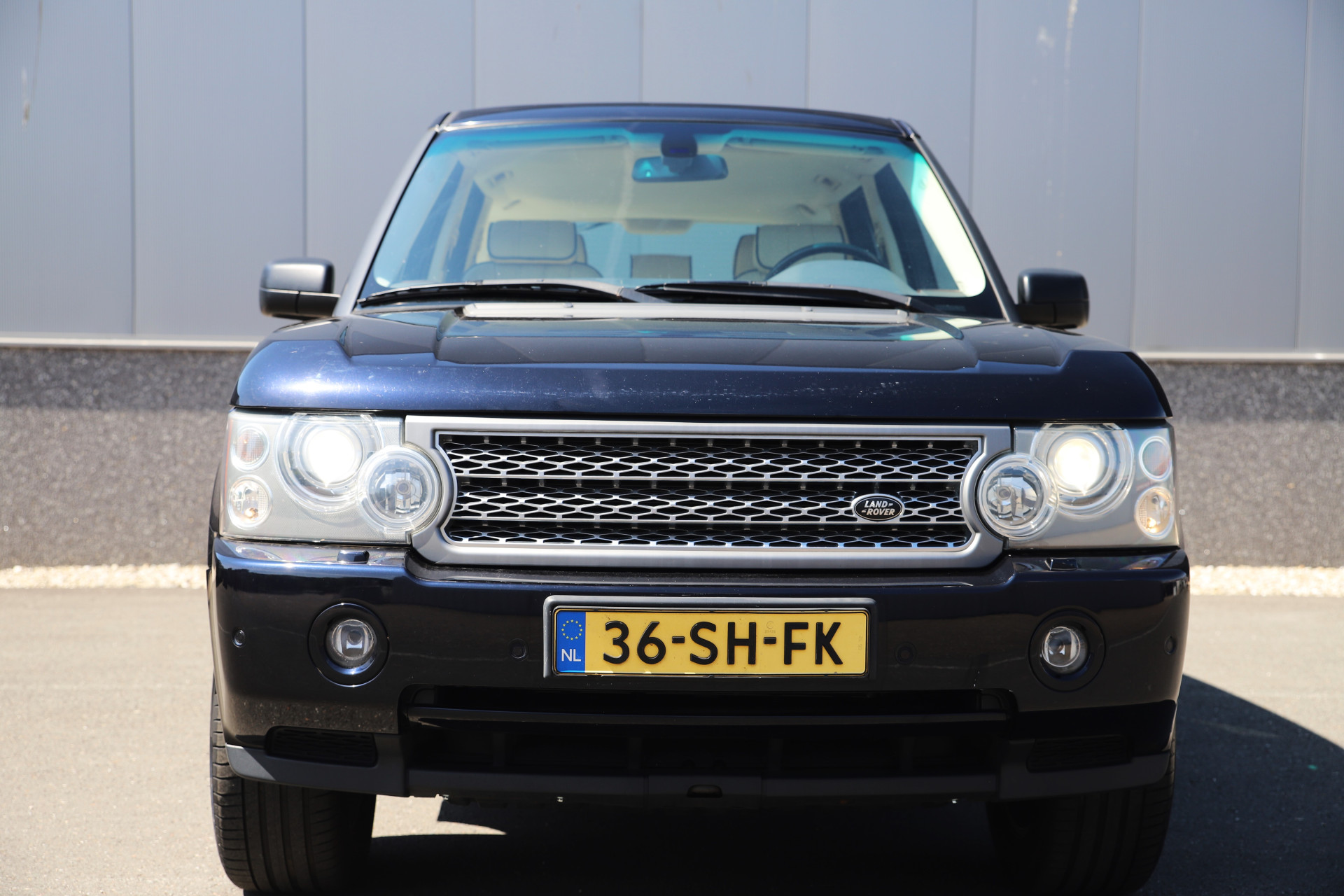 46154364-4.jpg