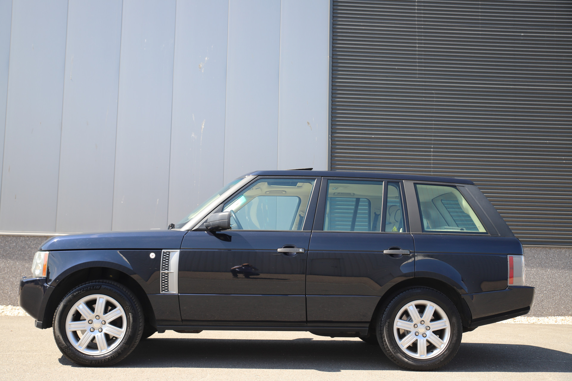 46154364-7.jpg