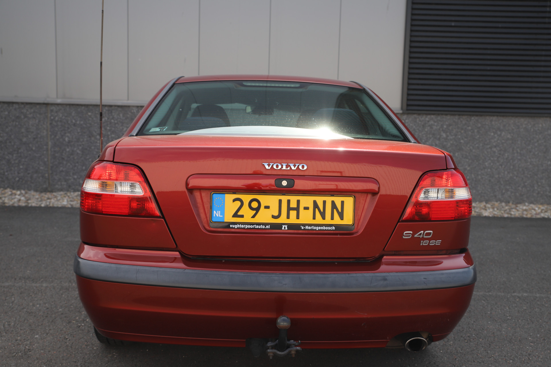 46161518-10.jpg