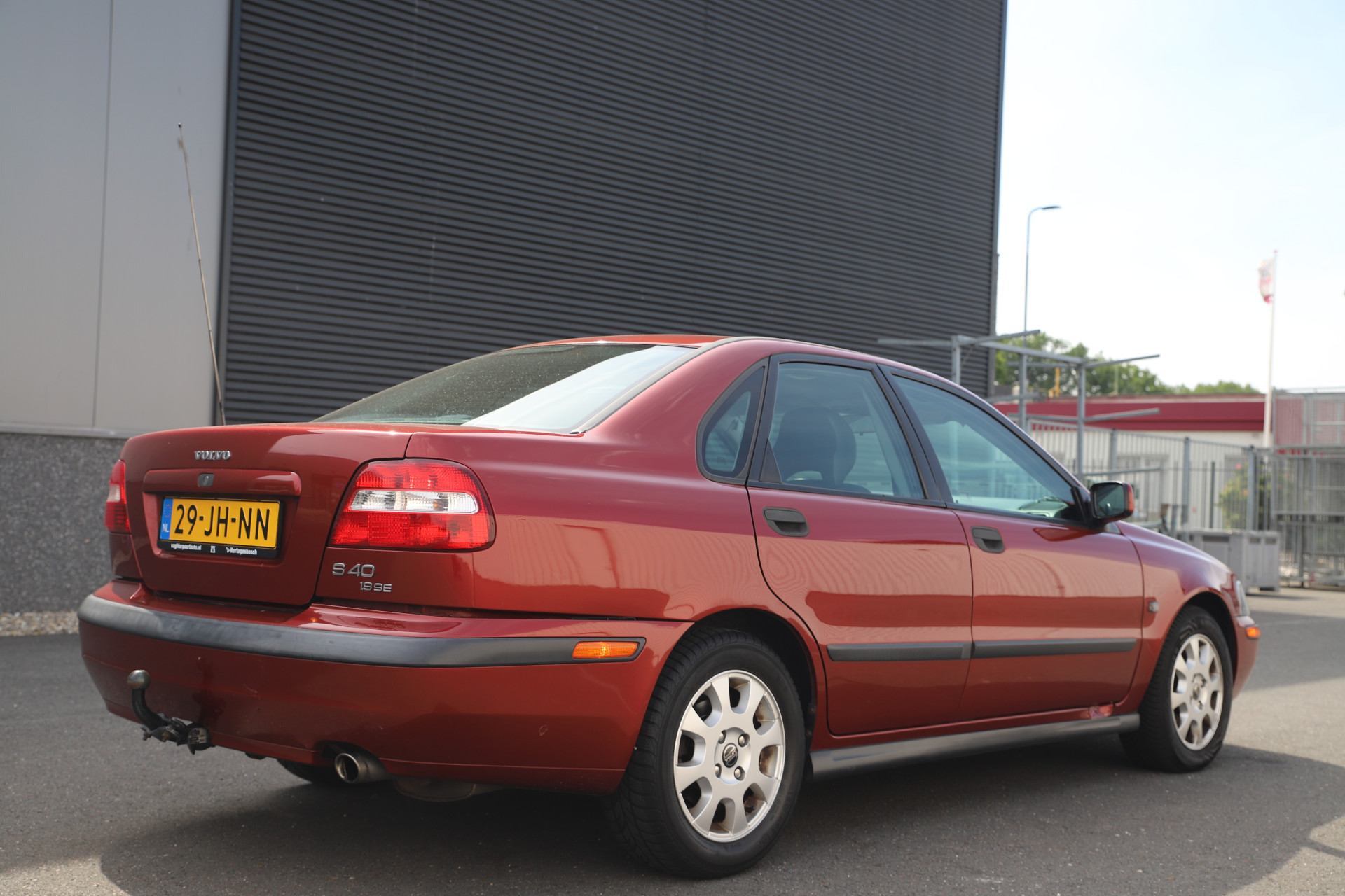 46161518-15.jpg