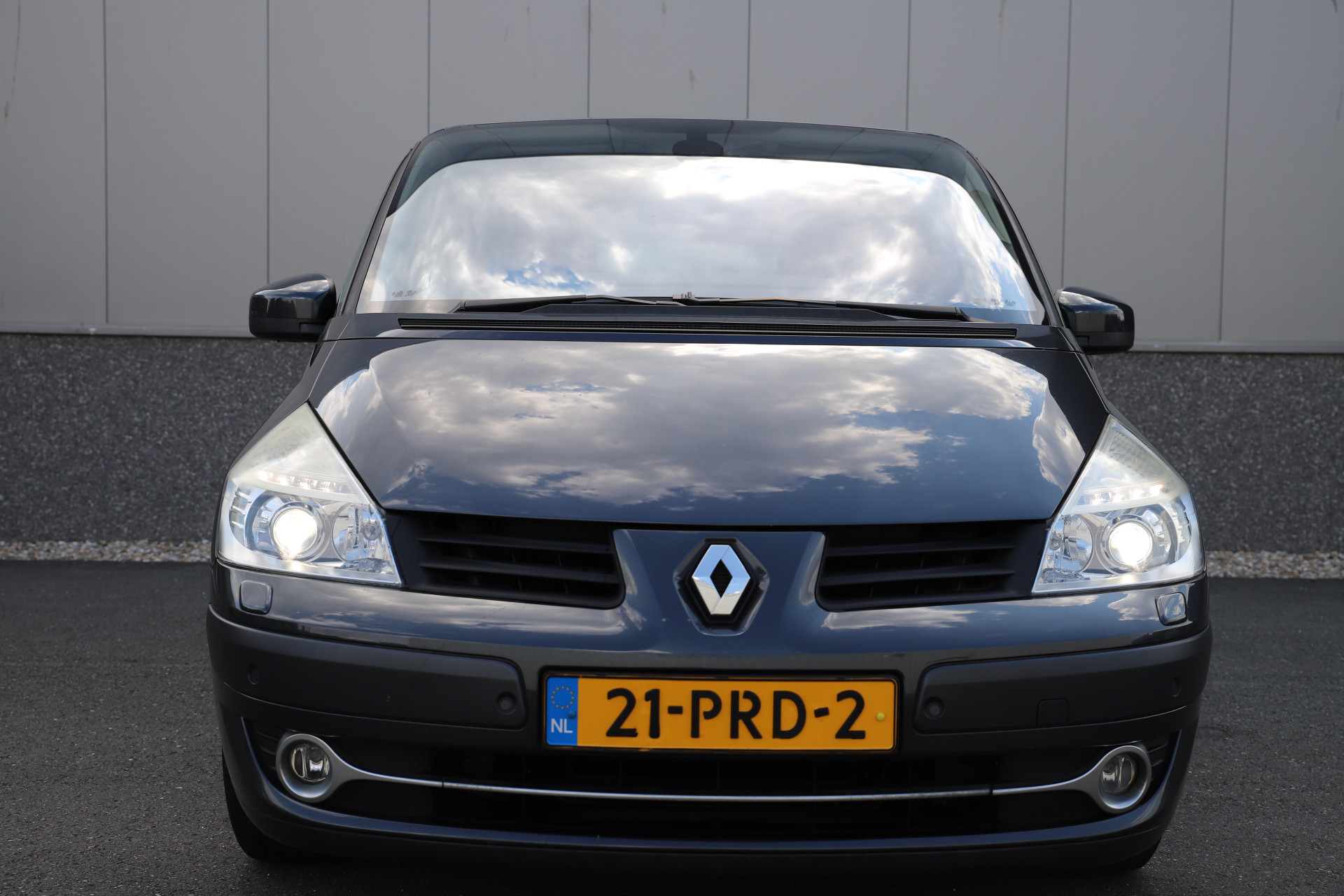 47020932-2.jpg