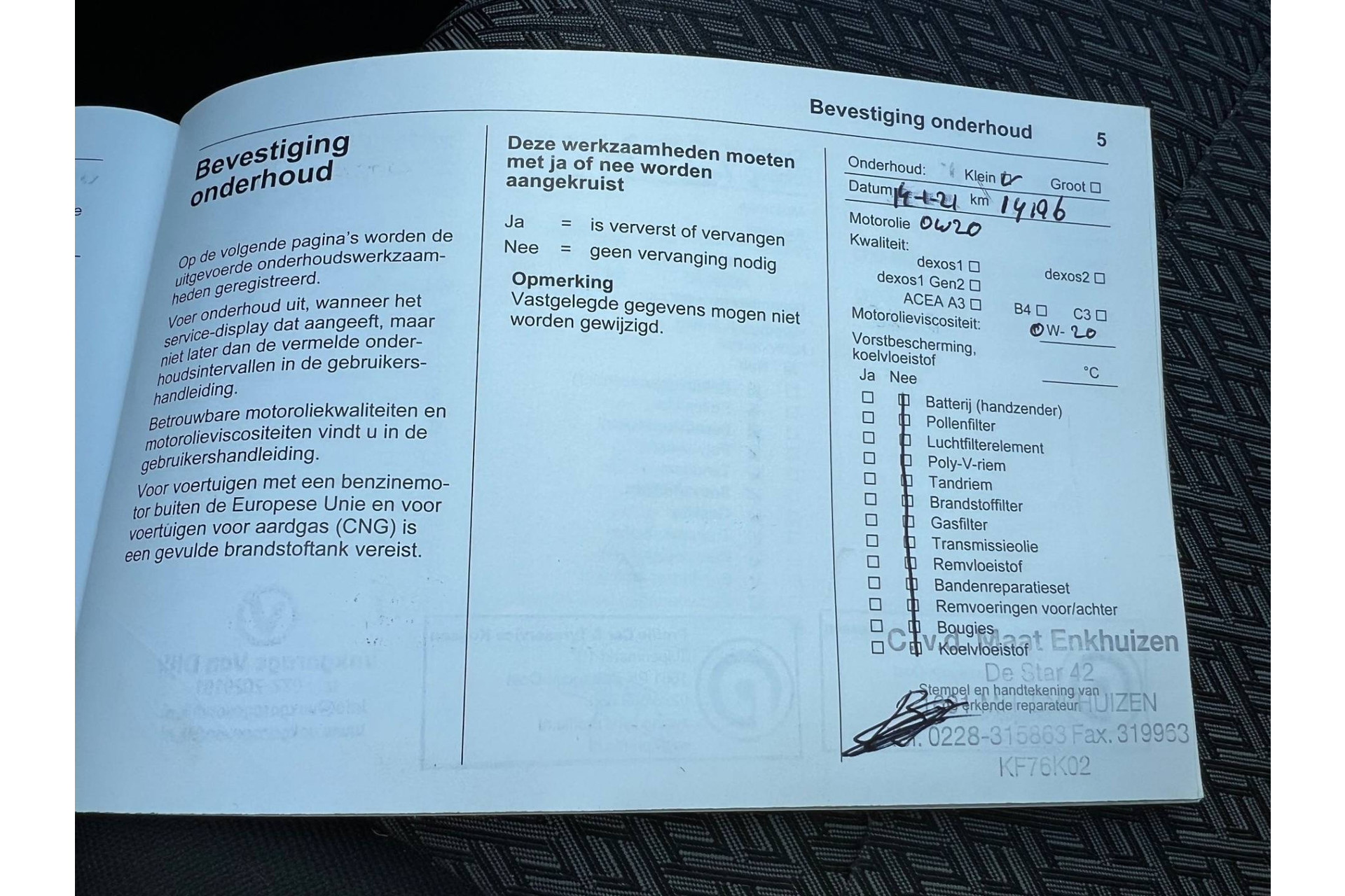 47121236-22.jpg