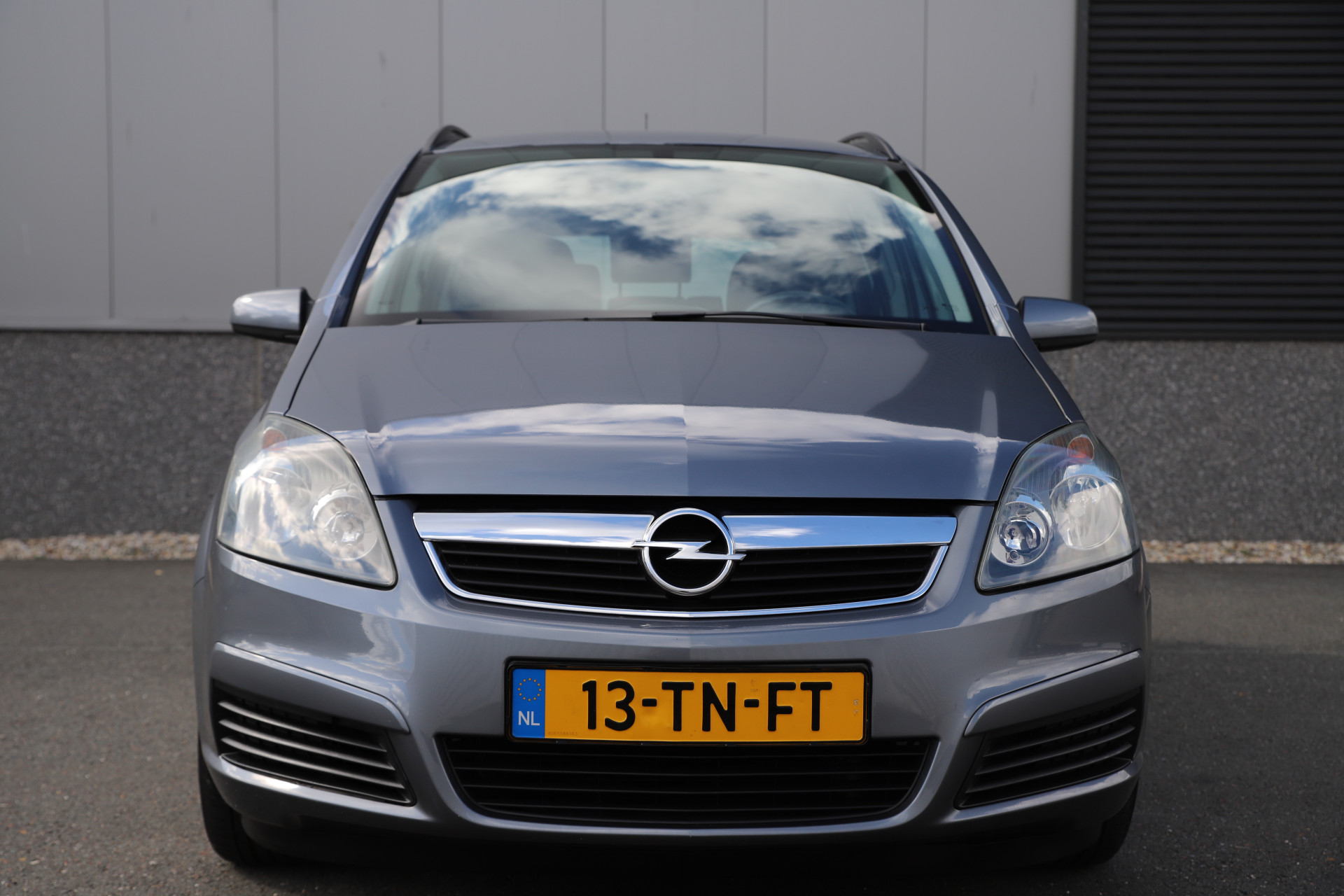 47562238-9.jpg