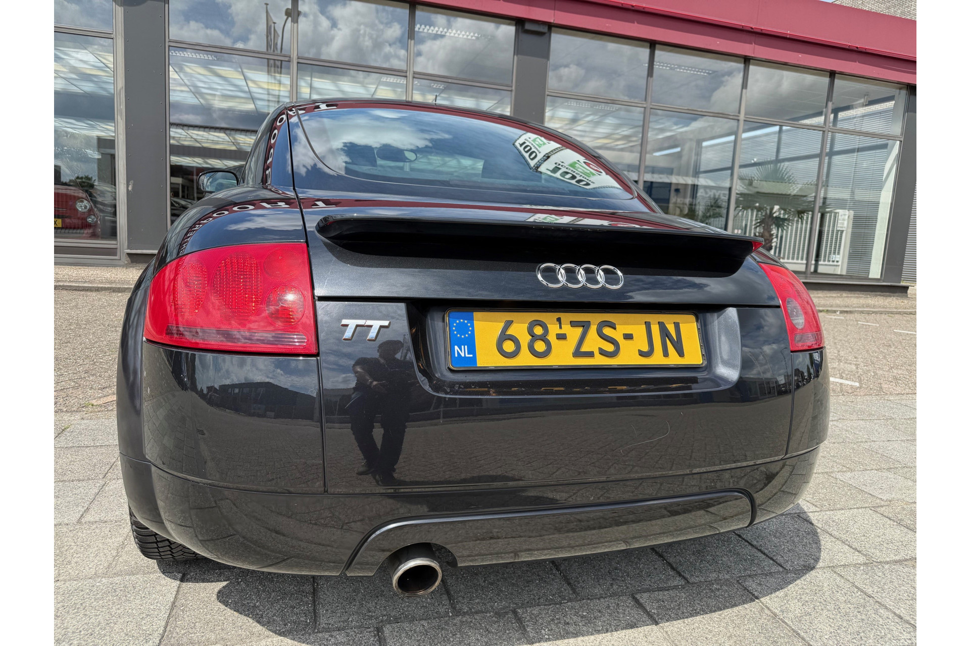 47593290-23.jpg