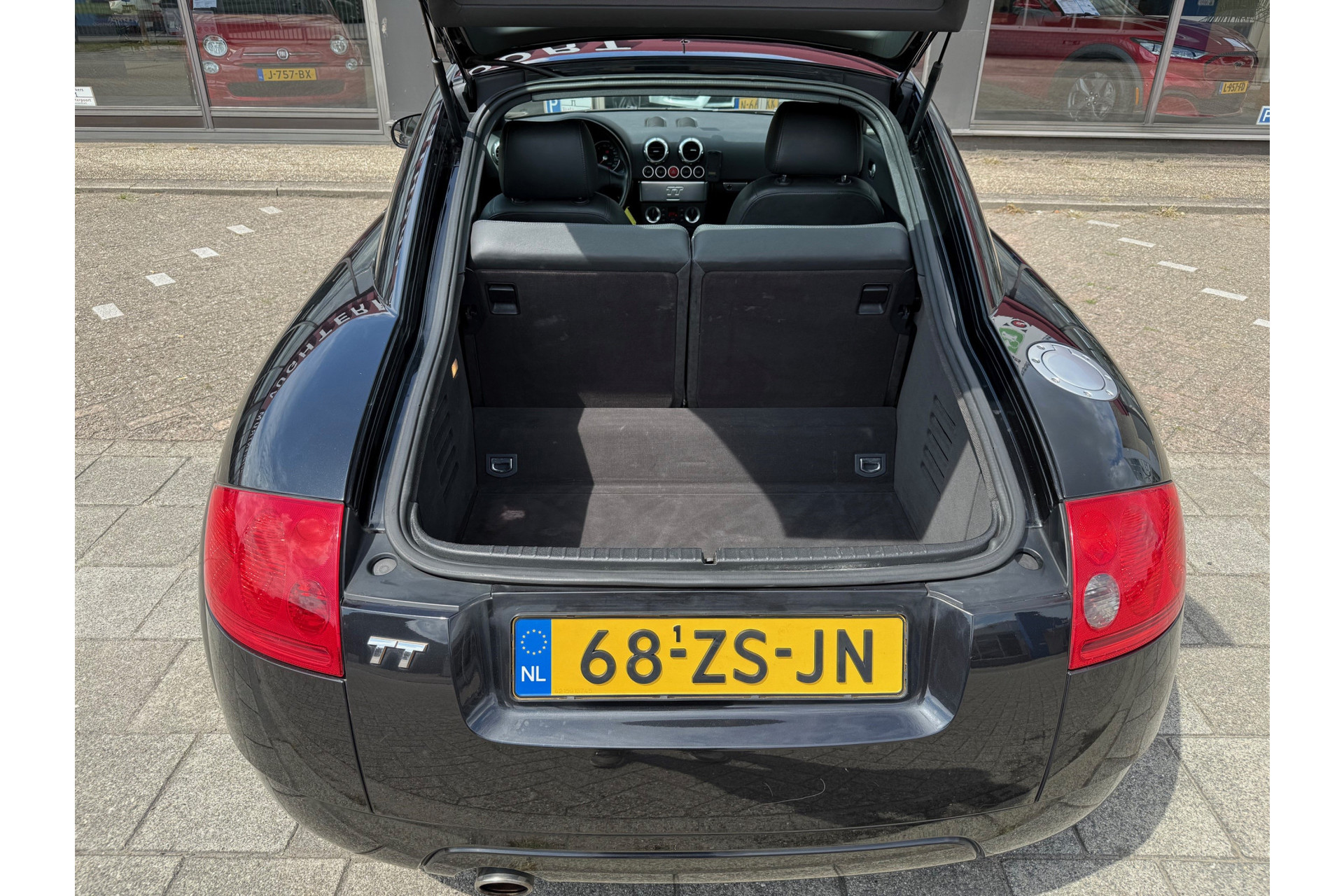 47593290-28.jpg