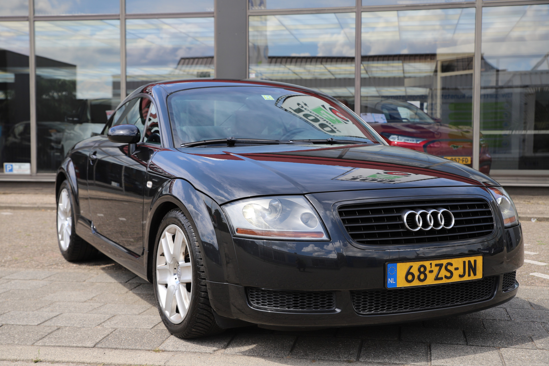 47593290-38.jpg