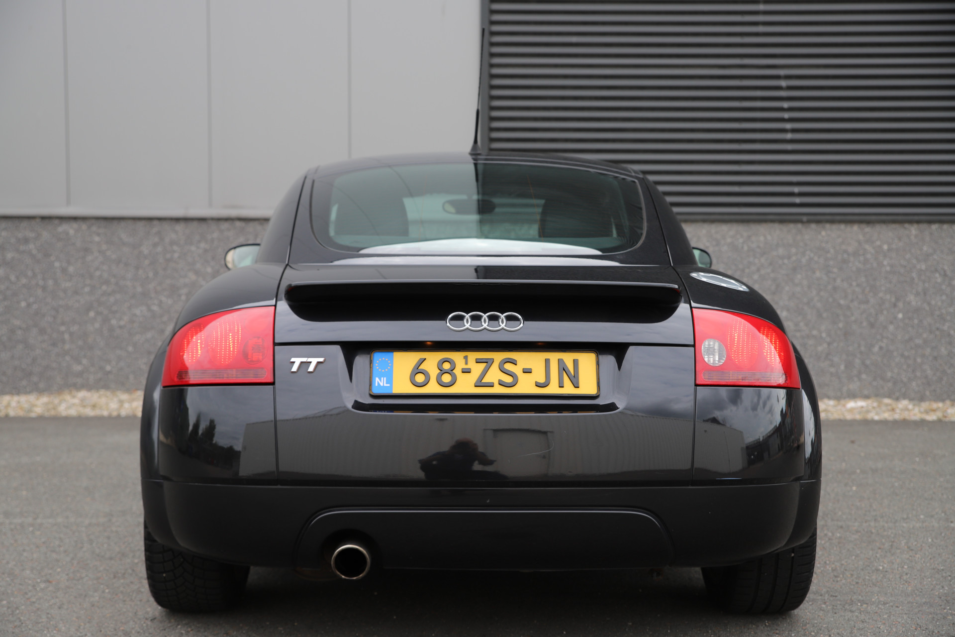47593290-6.jpg