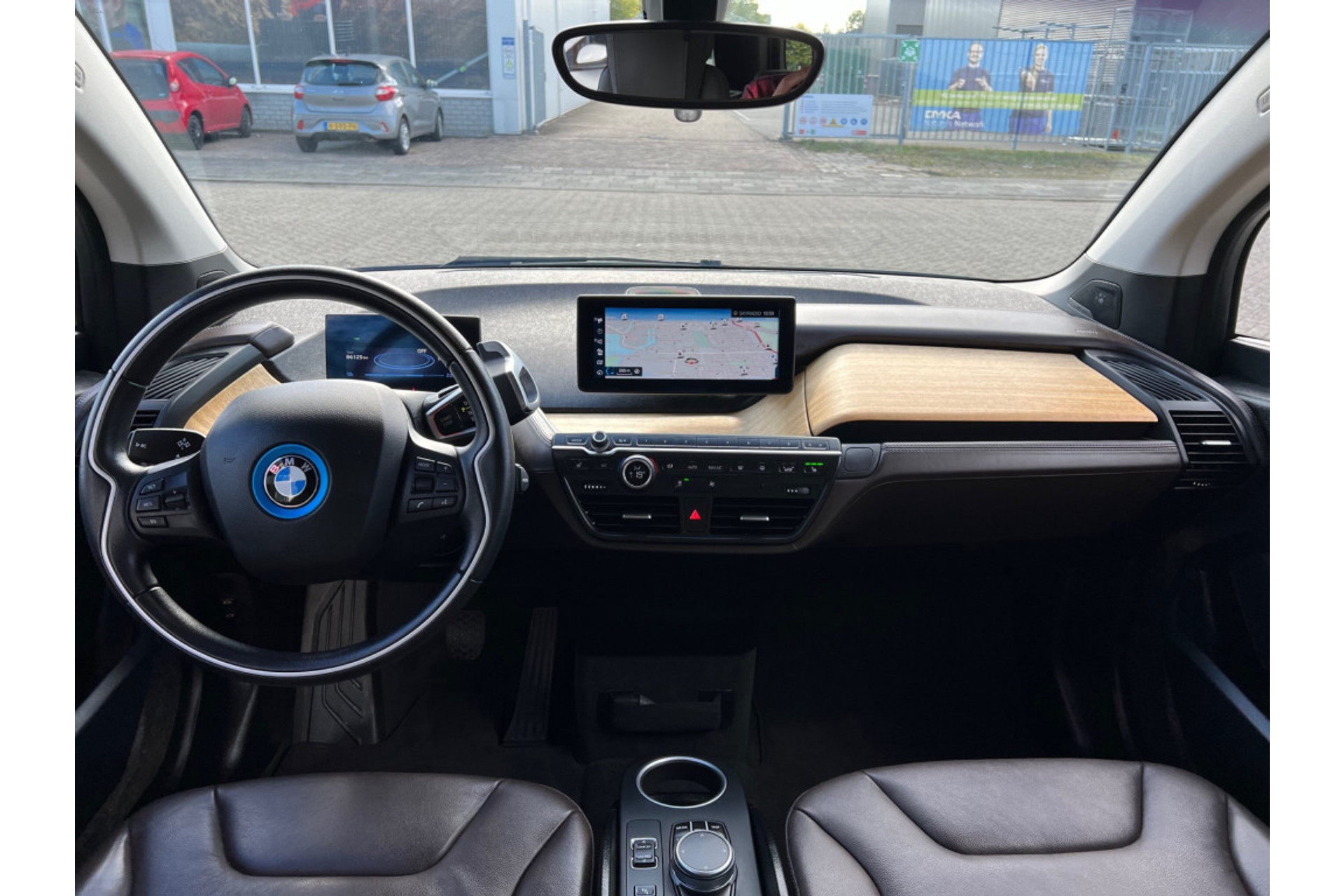 47615877-1.jpg
