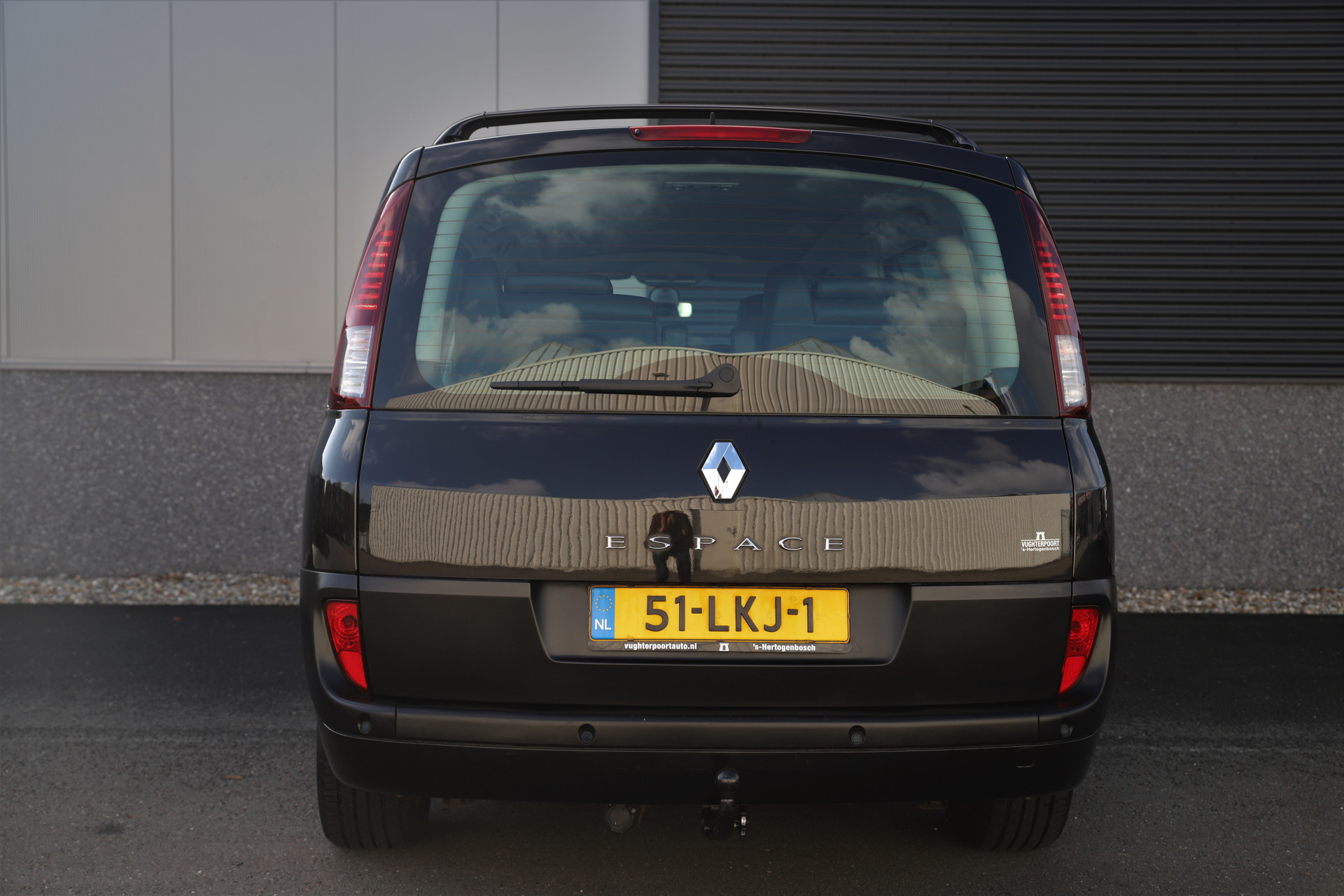 48074402-14.jpg