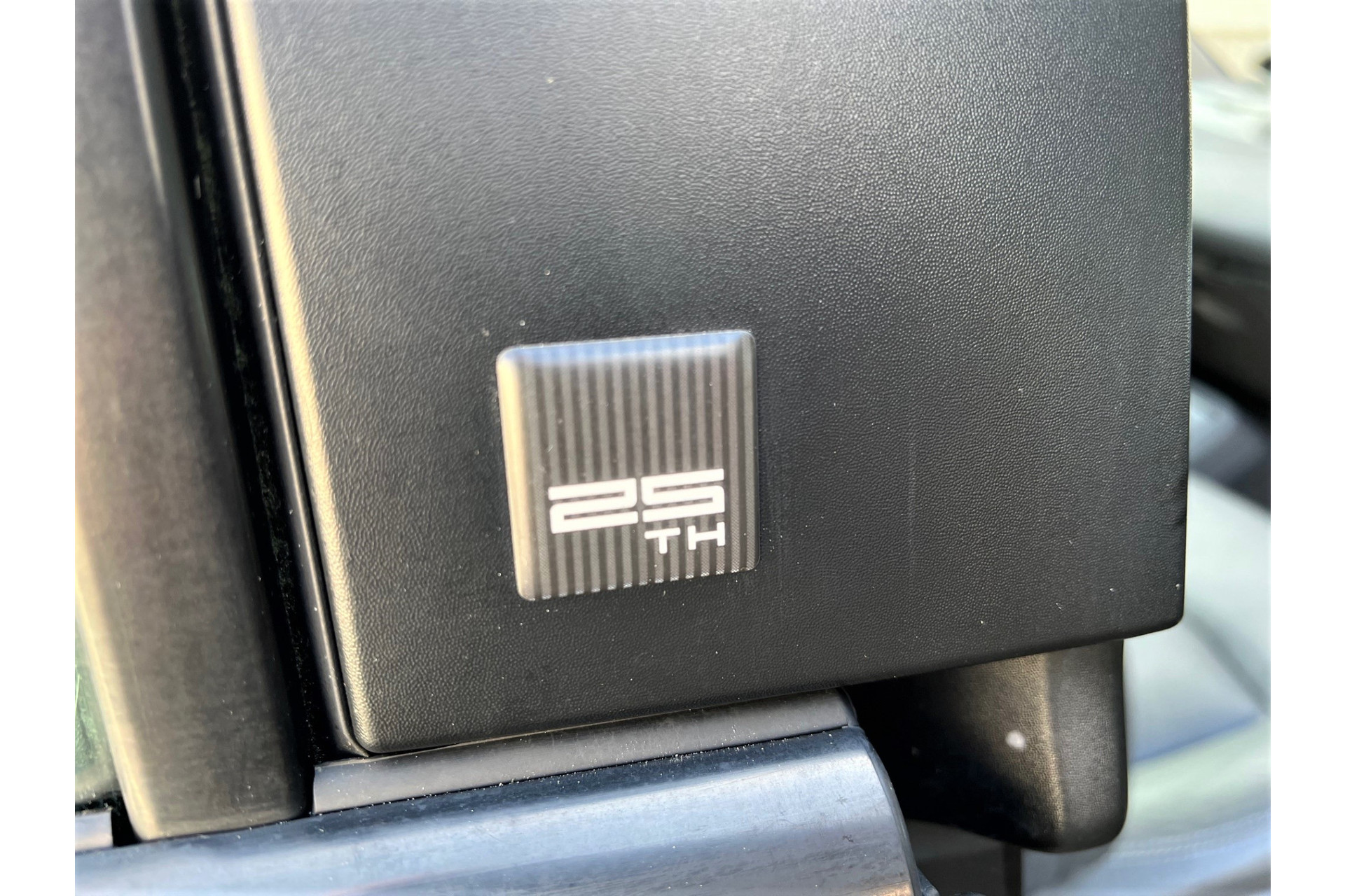 48074402-18.jpg