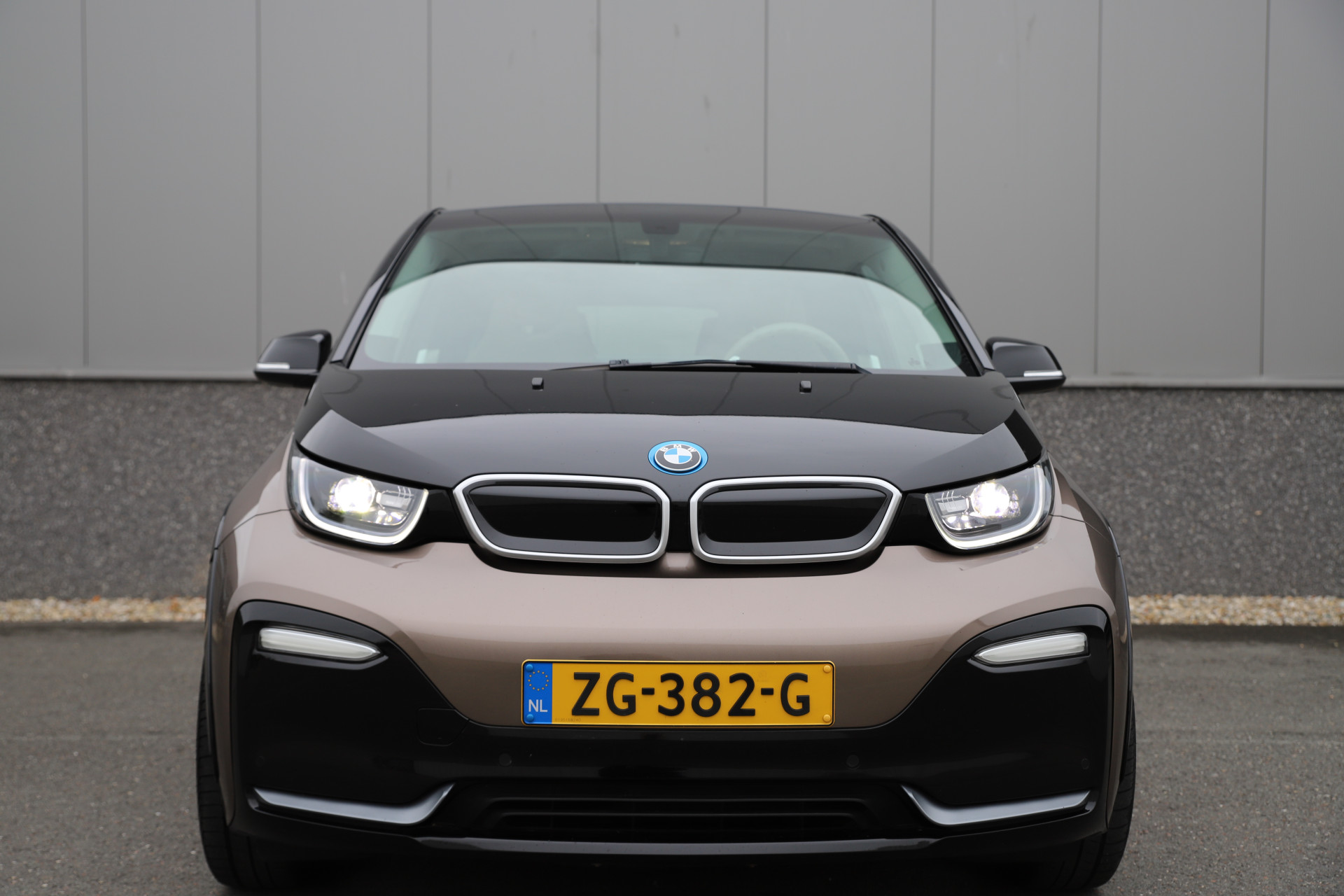 48091100-2.jpg