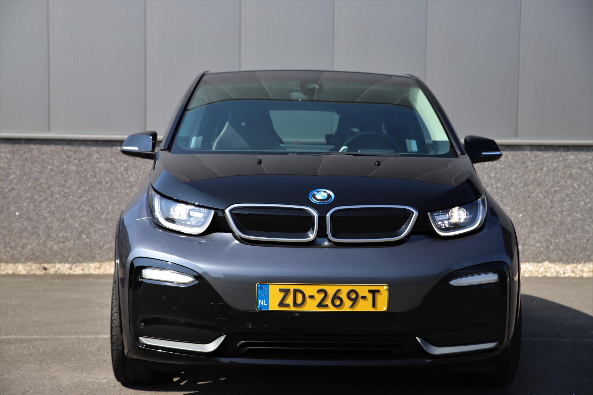 48093366-2.jpg