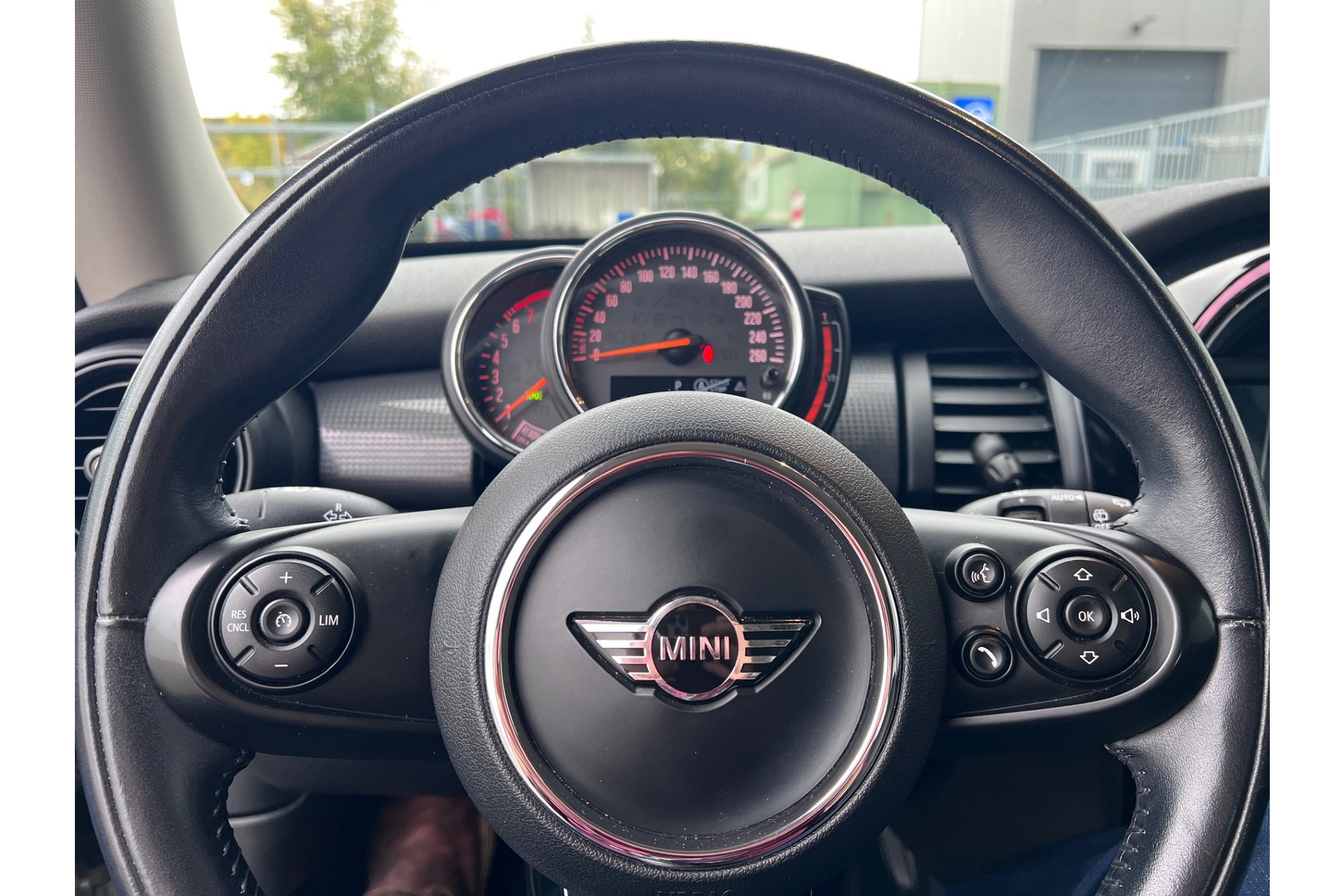 48152697-41.jpg