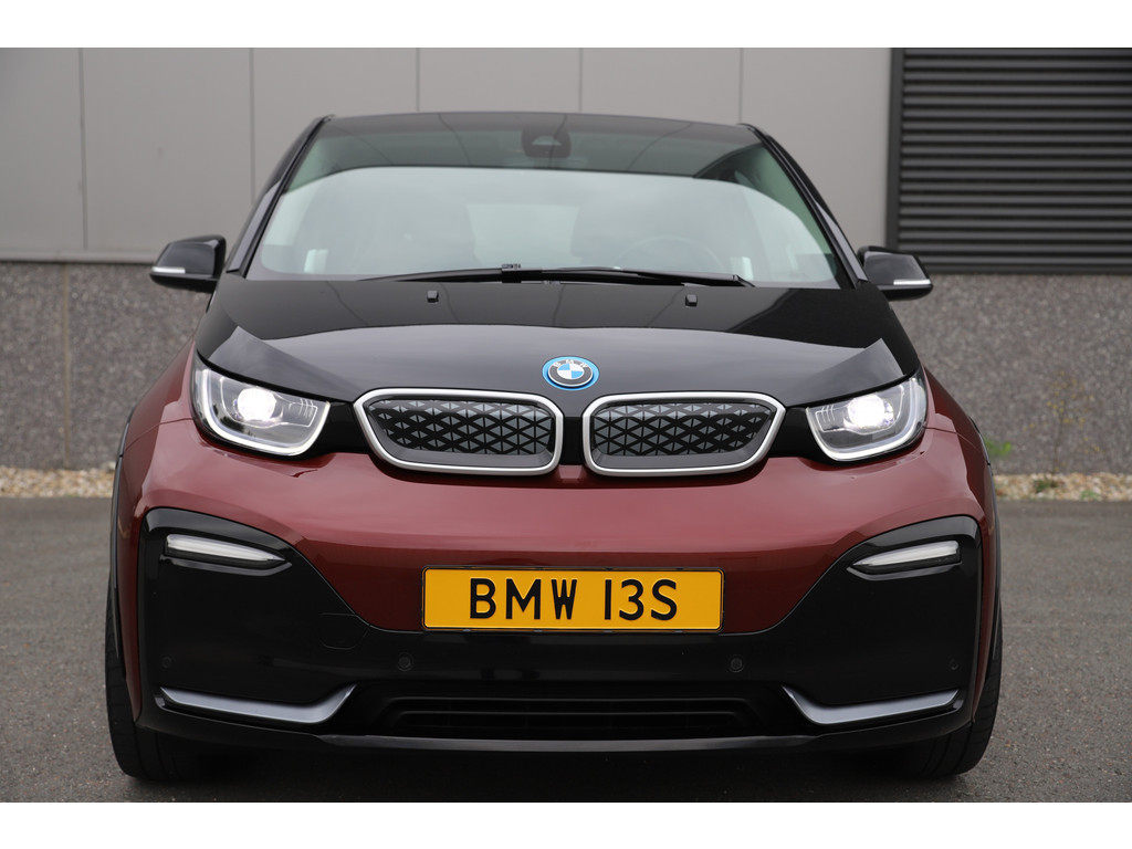 54812311-2.jpg
